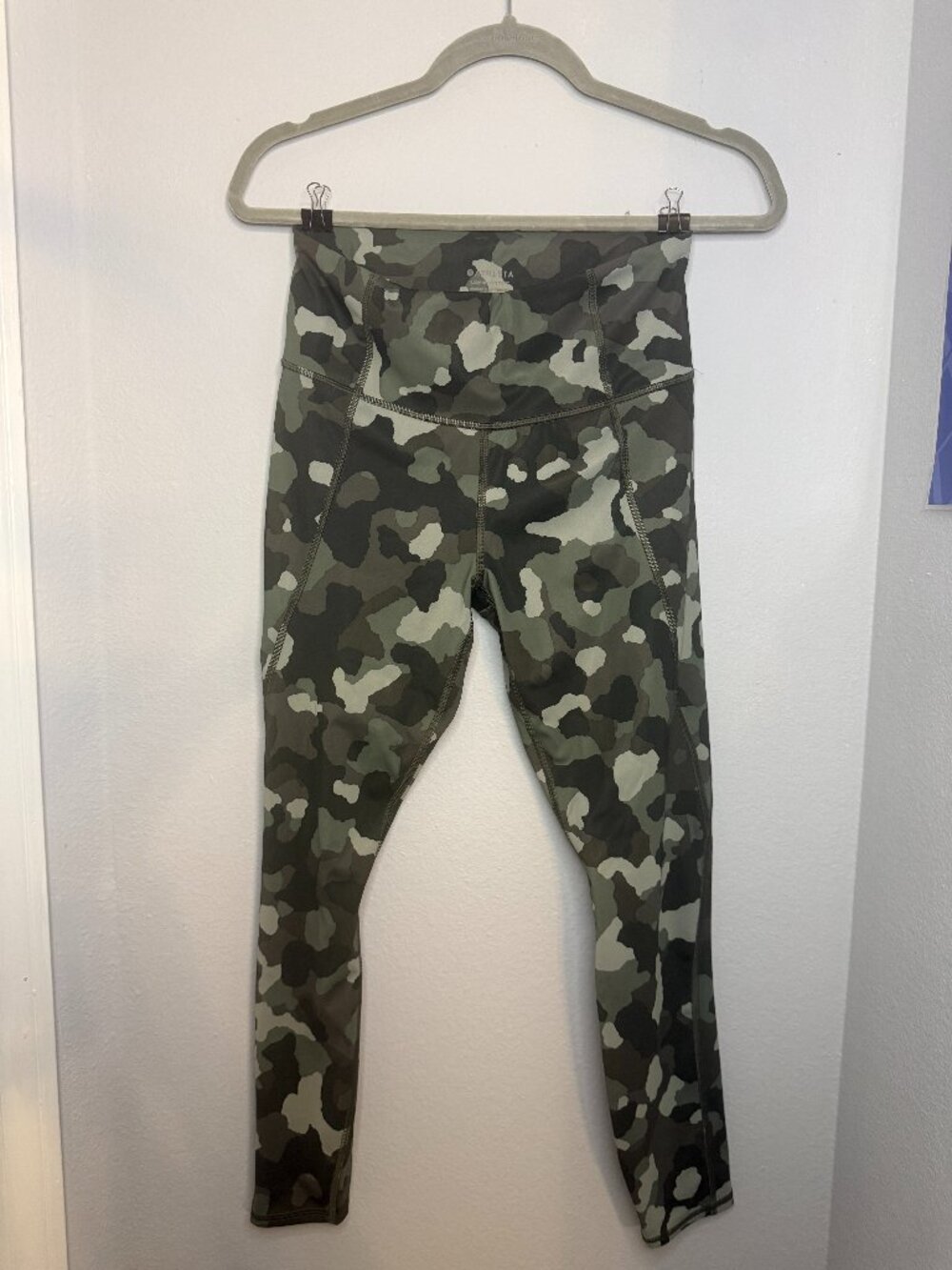 Athleta Lightning Tight Camo Leggings Size Small